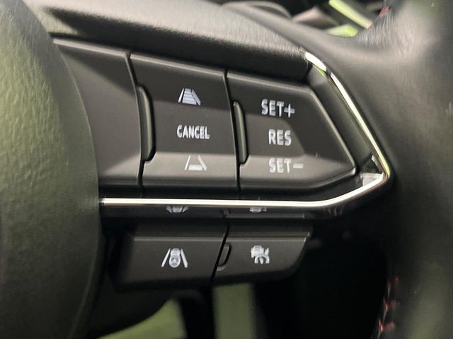 【マツダ・レーダークルーズコントロール】高速道路での長距離走行が楽に！自動で速度を保つクルーズコントロールが、衝突軽減システムと連携し、前方の車両を感知して車間を保つように速度調節してくれます！！