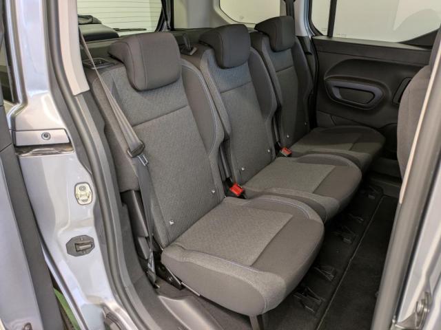 5人乗りの『Doblo』は多彩なシートアレンジが可能。フラットな状態になる独立した2列目シートをはじめ、広大なラゲッジスペースを創造可能。