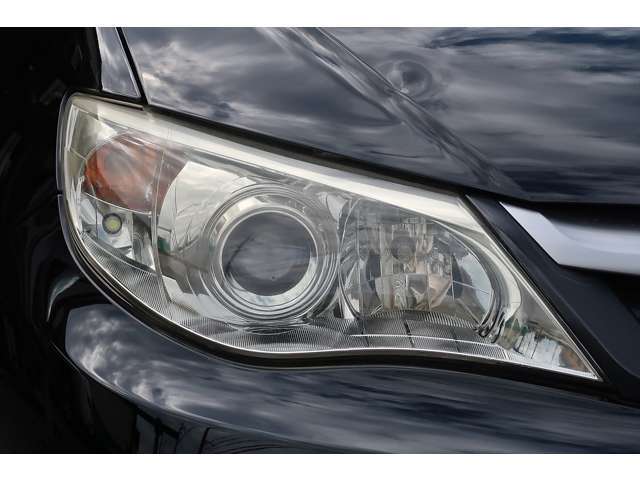 曇りやすいヘッドライトレンズは綺麗に磨いてあります☆