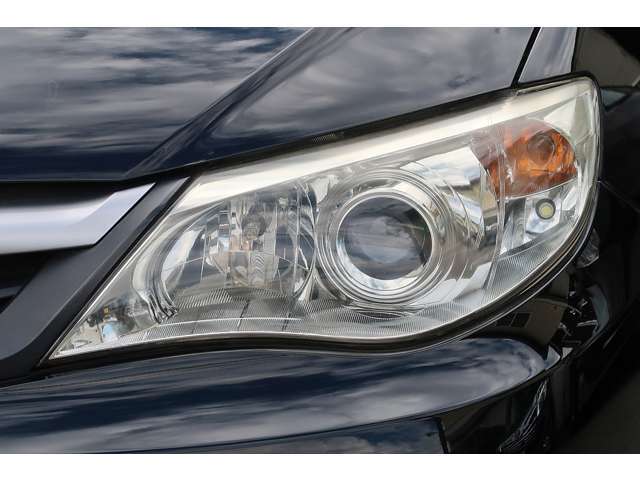 曇りやすいヘッドライトレンズは綺麗に磨いてあります☆