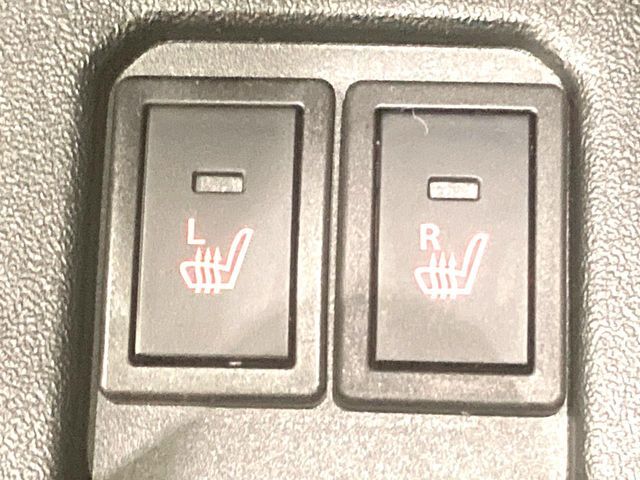 【シートヒーター】寒い日に重宝するシートヒーター！エアコンより早く温まってくれるので寒がりの人も安心ですね♪エアコンの温風は乾燥するから苦手、という方にもをおすすめです。