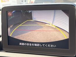 【バックカメラ】駐車時に後方がリアルタイム映像で確認できます。大型商業施設や立体駐車場での駐車時や、夜間のバック時に大活躍！運転スキルに関わらず、今や必須となった装備のひとつです！
