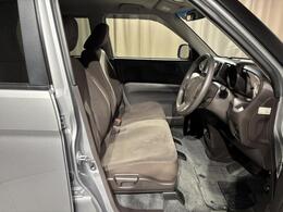 フロントシートは調整機能も細かく設定され、どんな体格にもフィット！！長距離でも快適なドライブをお楽しみ頂けます！