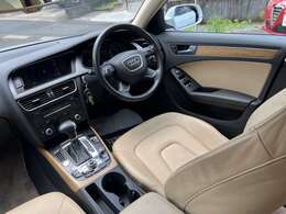 白×ベージュレザーは希少仕様です。