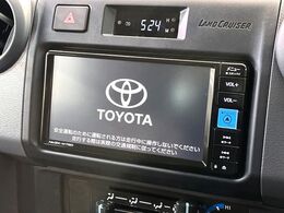 【純正ナビ】人気の純正ナビを装備。オーディオ機能も充実しており、Bluetooth接続すればお持ちのスマホやMP3プレイヤーの音楽を再生可能！毎日の運転がさらに楽しくなります！！
