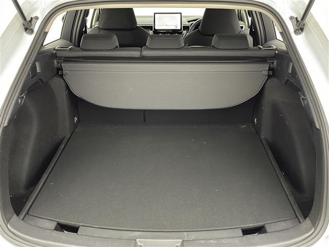 【トランク】積み込みやすくて、たっぷり積める荷室です。シートアレンジできるものは、乗車人数と荷物の量や大きさによってシートを動かすことができるので、より快適なドライブが可能です！