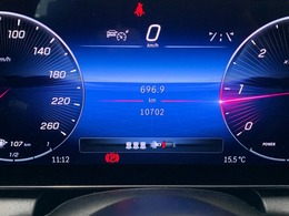 ●計器類●　昼夜問わずいつでも見やすく確認しやすいため安全に運転できます。