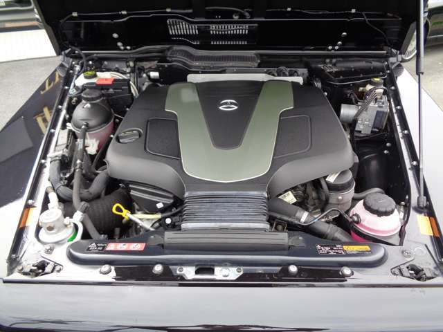 V型6気筒3000ccディーゼルターボエンジン搭載♪
