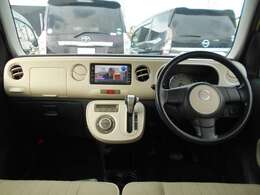 当店は、女性スタッフが活躍しておりますので、車に詳しくないと言う女性の方が一人でもお越し頂き、お車を購入出来るお店作りに徹底しております。もちろんご家族でも、男性の方でもお気軽に来てくださいね(笑)