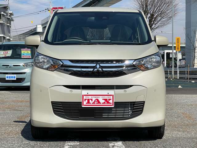 【展示車両】　当社は届出済未使用車を中心に、軽自動車から普通乗用車はもちろん、貨物車両やトラック・大型車両の中古車・登録済未使用車・新車すべてのお車が取扱可能！
