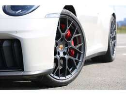 ナビ　バックカメラ　クリアランスソナー　アンドロイドオート　アップルカープレイ　シートヒーター　スポーツエキゾースト　可変スポイラー