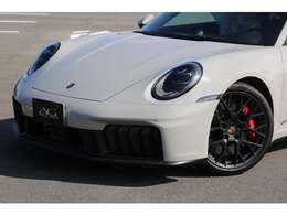 オプション：プライバシーガラス/スポーツクロノ/センターコンソールエンボス加工/カスタムフロアマット/イオナイザー/BOSEサウンドシステム