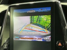 【バックカメラ】駐車時に後方がリアルタイム映像で確認できます。大型商業施設や立体駐車場での駐車時や、夜間のバック時に大活躍！運転スキルに関わらず、今や必須となった装備のひとつです！