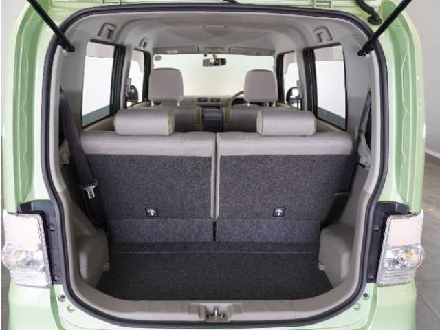フル乗車でもしっかり荷物を収納出来るラゲッジスペースです。普段の買い物でしたらしっかり積める十分な荷室スペースが確保されています。