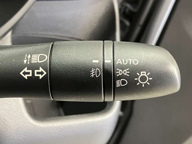 【オートライトシステム】暗くなると自動でライトが点灯するオ-トライト★昼間のトンネル走行などオートにしていると便利♪