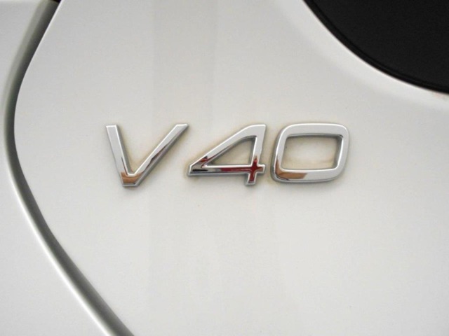 2013年よりデビューし、大人気のV40。2019年にモデル生産を終了してからも根強い人気をいただいております。