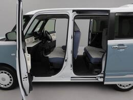 バックの苦手な初心者や女性にうれしいバックモニター　運転席の死角になる真後ろが確認できます。　（＾＾♪