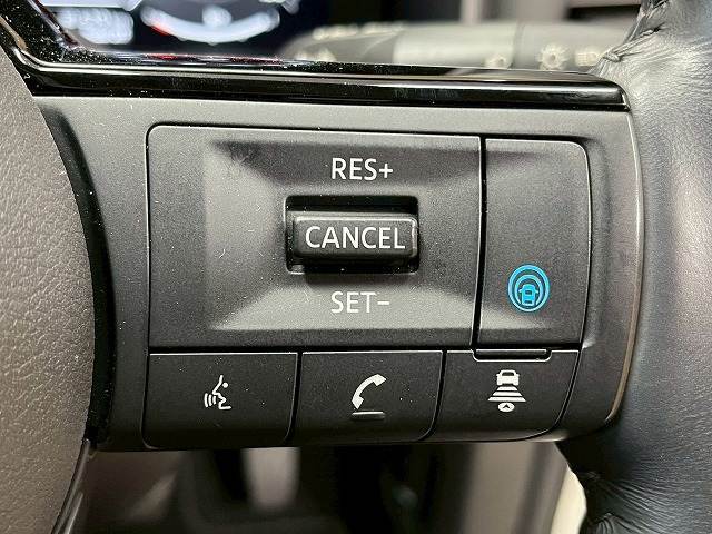 【レーダークルーズコントロール】装備で高速道路の運転も楽々です！追従型なので前の車両に合わせて速度調節ができ、渋滞などの際も楽々運転できますよ♪