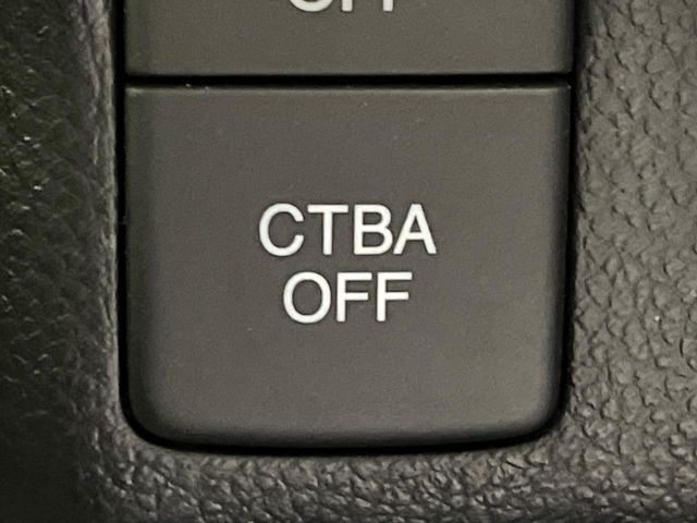 【シティブレーキアクティブシステム】低速走行中に前方の車両等を認識し、衝突しそうな時は警報とブレーキで衝突回避と被害軽減をアシスト。より安全にドライブをお楽しみいただけます。