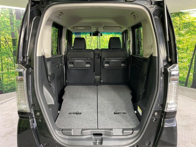 普段のお買い物や通勤、送迎等に十分な荷室スペースを確保しております。セカンドシートを倒すと、大きな荷物の積載も可能です♪