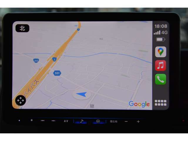「Apple　CarPlay」でiPhoneをナビに接続、「Android　Auto」でアンドロイドのスマホを接続すれば、いつものアプリを大画面ディスププレイに表示♪