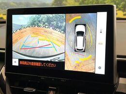 【パノラミックビューモニター】専用のカメラにより、上から見下ろしたような視点で360度クルマの周囲を確認することができます☆死角部分も確認しやすく、狭い場所での切り返しや駐車もスムーズに行えます。
