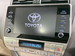 【メーカー純正9型ナビ】インテリアに溶け込むスタイリッシュな「専用設計」メーカーナビを装備♪視認性や操作性など基本性能にも優れ、より上質なカーライフをお楽しみいただけます。