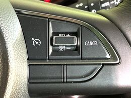 【クルーズコントロール】高速道路もラクラク走行。アクセルを離しても一定速度で走行ができ、長距離運転時の負担を軽減！加速・減速も簡単なスイッチ操作で調整できます。