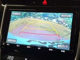 【バックカメラ】駐車時に後方がリアルタイム映像で確認できます。大型商業施設や立体駐車場での駐車時や、夜間のバック時に大活躍！運転スキルに関わらず、今や必須となった装備のひとつです！