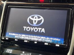 【純正ナビ】人気の純正ナビを装備しております。ナビの使いやすさはもちろん、オーディオ機能も充実！キャンプや旅行はもちろん、通勤や買い物など普段のドライブも楽しくなるはず♪