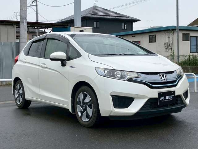 働いているスタッフは、中古車販売に携わってきたスタッフばかりなので車の知識やアドバイスはお任せください。「買ってよかった」「乗って楽しい」と思える一台のご提供をお約束します！