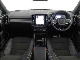 純正HDDナビ/ETC2.0/360度カメラ/フルセグTVのフルセット搭載。9インチ・タッチスクリーン式センターディスプレイと、モード選択式の12.3インチデジタル液晶ドライバー・ディスプレイを装備。