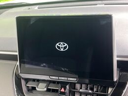 【10.5インチ　ディスプレイオーディオ】大画面のディスプレイはAppleCarPlayやAndroidAutoが利用可能。大きな画面でスマホナビアプリ等が利用いただけます♪