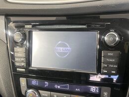 【純正ナビ】人気の純正ナビを装備しております。ナビの使いやすさはもちろん、オーディオ機能も充実！キャンプや旅行はもちろん、通勤や買い物など普段のドライブも楽しくなるはず♪