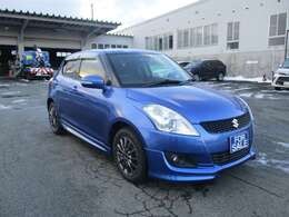 オプションフロントスポイラー、サイドステップ、リアスポイラー付き