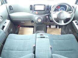 コンパクトカーですので車両感覚も掴みやすく運転のしやすいお車になっております♪
