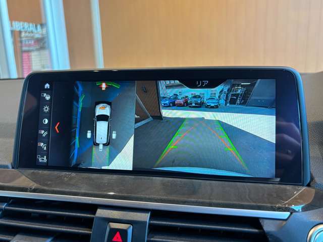 バックカメラ：車庫入れもラクラク♪♪ご家族で乗られる方や、初心者の方でも安心してお乗りいただけます！