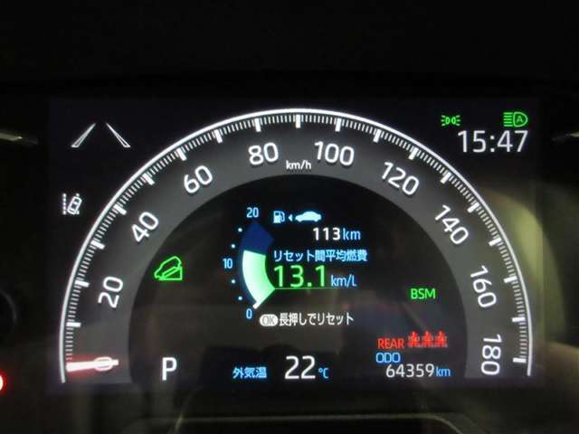 イグニッションONで鮮やかに発光するメーター。