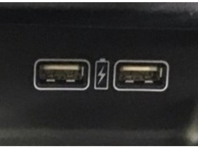 USBチャージャー搭載。スマートフォンなどの充電にとっても便利です