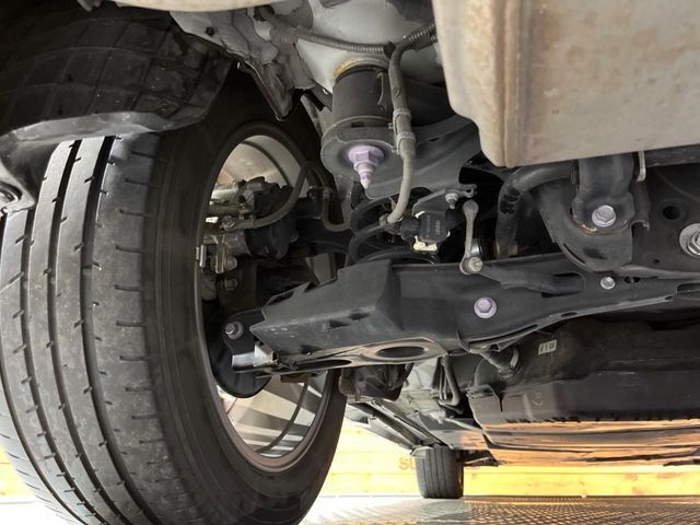 お車を安心してお乗りいただく為には、足回りの定期点検が欠かせません。サービスサポート（有償保証）では無料点検もご提供しており、安心のカーライフをお過ごしいただけるサポート体制が整っています。