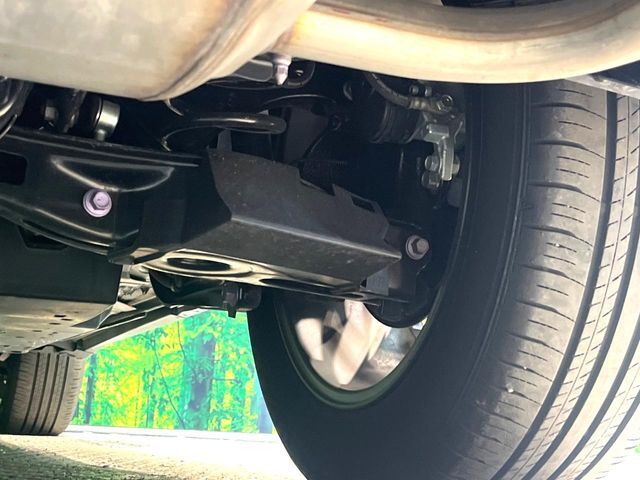 お車を安心してお乗りいただく為には、足回りの定期点検が欠かせません。サービスサポート（有償保証）では無料点検もご提供しており、安心のカーライフをお過ごしいただけるサポート体制が整っています。