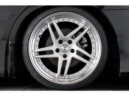 当店オリジナルブランドのBRASHの19インチを装着！アルミホイールの変更が可能です（一部費用のかかるものもあります）詳しくはスタッフまで♪