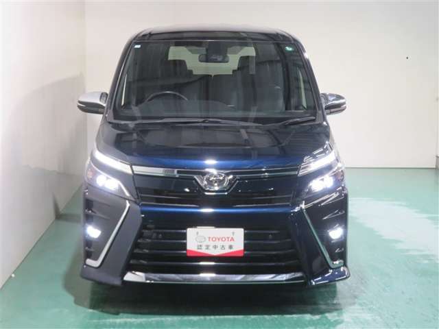 明度の高いLEDヘッドライトで、夜間の運転も安心です。