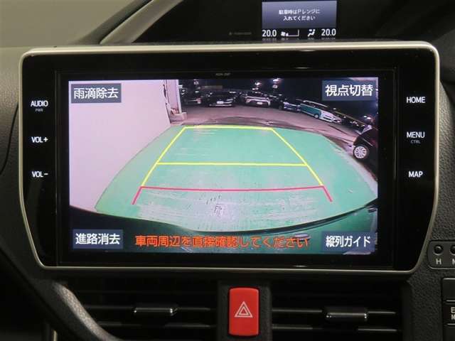 車両後方の映像を映すバックモニター。進路を確認しながら安全に車庫入れできます。