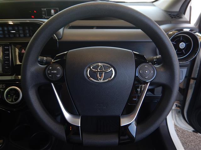 【ステアリング】軽い力で扱いやすいハンドルです。目立つ傷やスレなどなく綺麗な状態です！除菌プランいれていただくとさらに快適に！清潔なお車はお子様にも安心ですね！