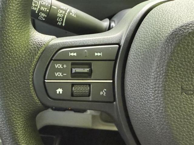 WECARSの展示場では実際に見て、触ってお車をお選びいただけます！知識の豊富な営業スタッフが様々なカーライフをご提案いたします！