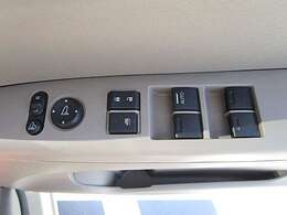 運転席の手元でも操作可能なスイッチも付いております☆