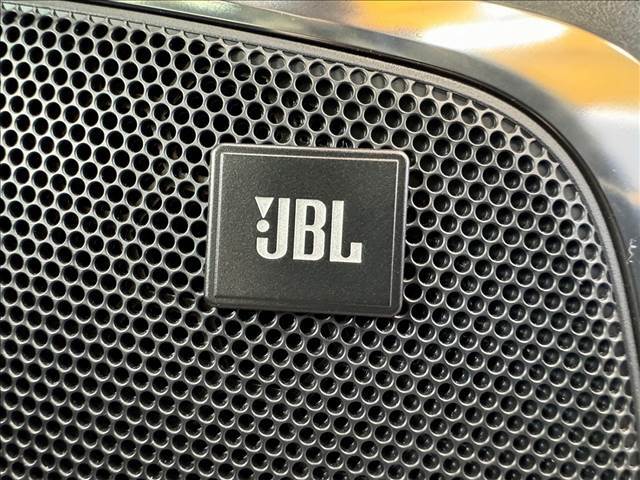 【JBLスピーカー】オプションの高音質スピーカーを搭載しております。良質な音源の【JBLプレミアムサウンドシステム】搭載。ワンランク上の空間をお楽しみください。