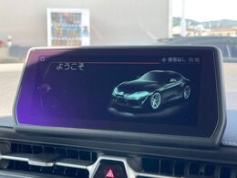 【メーカー純正ナビ】インテリアに溶け込むスタイリッシュな「専用設計」メーカーナビを装備♪視認性や操作性など基本性能にも優れ、より上質なカーライフをお楽しみいただけます。