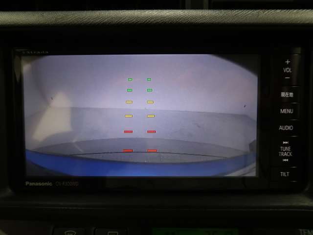 バックカメラ付きで車庫入れも楽々です。